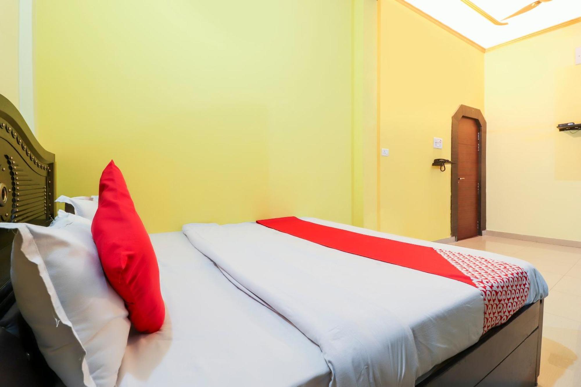 โอโย 70394 โฮเต็ล ราเชนทรา Hotel Khalilabad ภายนอก รูปภาพ