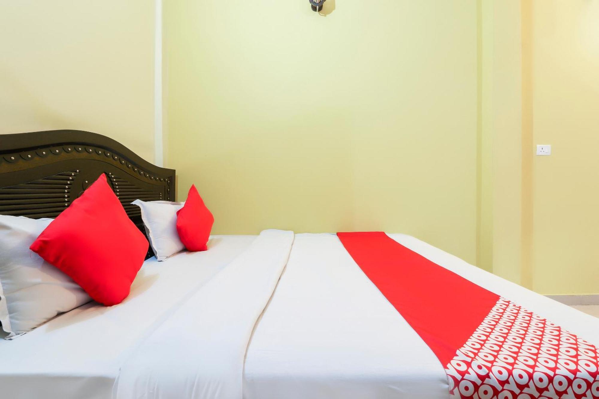 โอโย 70394 โฮเต็ล ราเชนทรา Hotel Khalilabad ภายนอก รูปภาพ